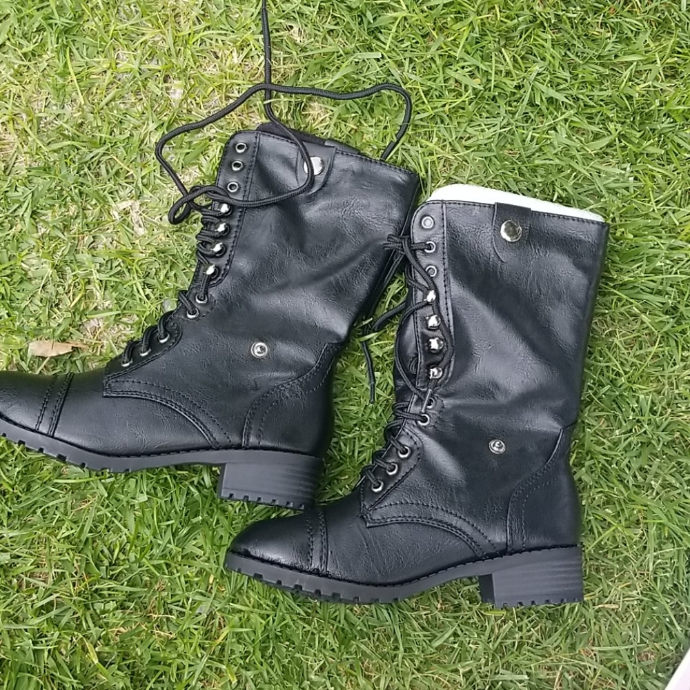Soda brand new black boots